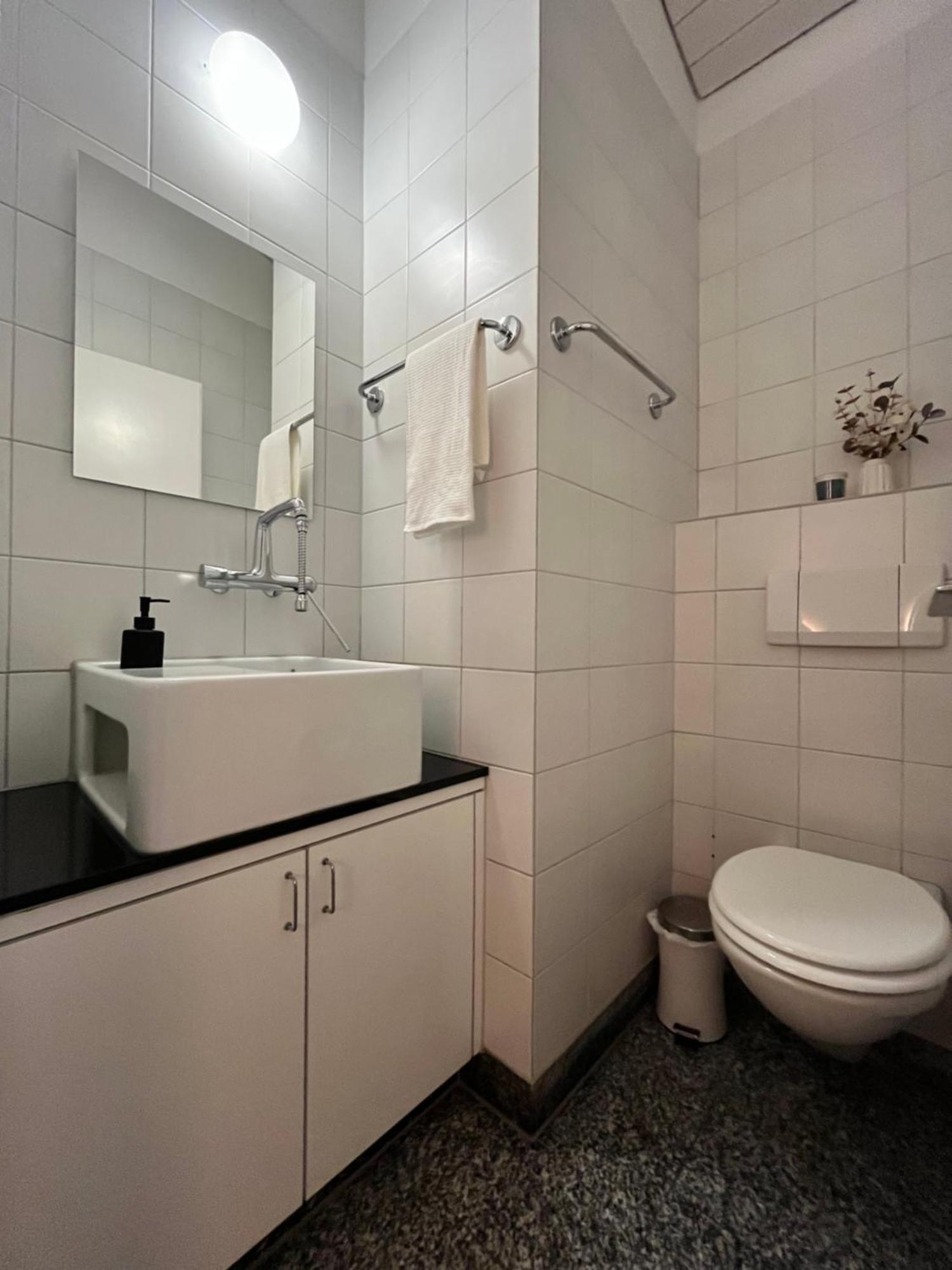 Wohnung Mit Grossartiger Seesicht Und Balkon Spiez Exterior photo